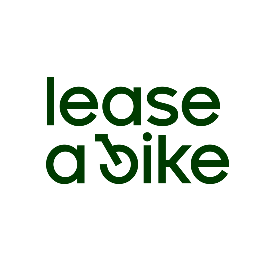 Lease a Bike Logo in grüner Schrift auf schwarzem Hintergrund, das Fahrradleasing und nachhaltigen Transport bewirbt.